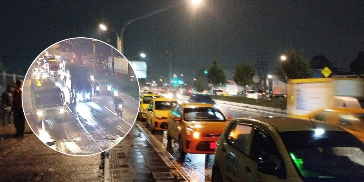 Conductor de taxi pasó la noche dentro de su carro que se llevaron a patios