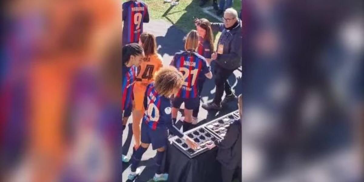 Equipo femenino del FC Barcelona fue menospreciado a la hora de recibir premiación