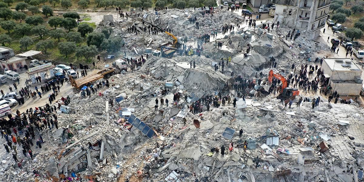 Más de 3.000 muertos por sismo de magnitud 7,8 en Turquía y Siria