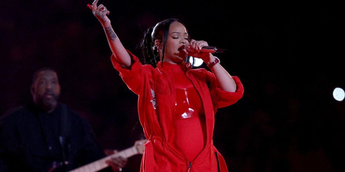 Rihanna dio gran sorpresa con su regreso a los escenarios ¡Está embarazada!