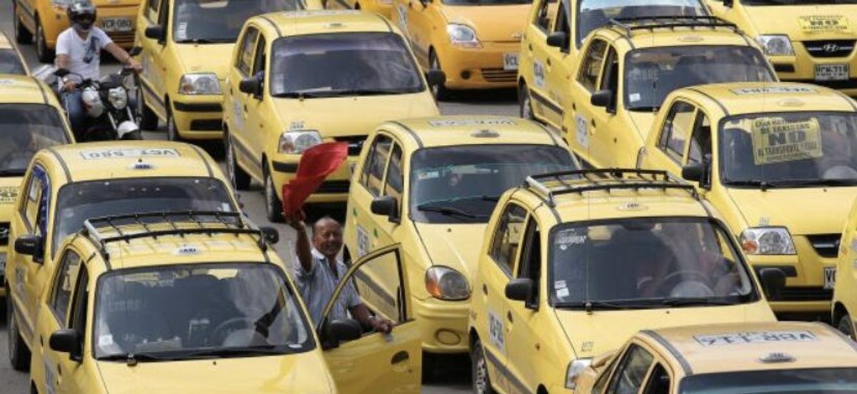 Aliste el bolsillo: ahora coger taxi será más caro en toda Colombia