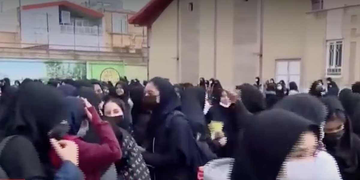 Envenenan con gas a más de 600 mujeres en escuelas de Irán: ¿Ataques intencionados?