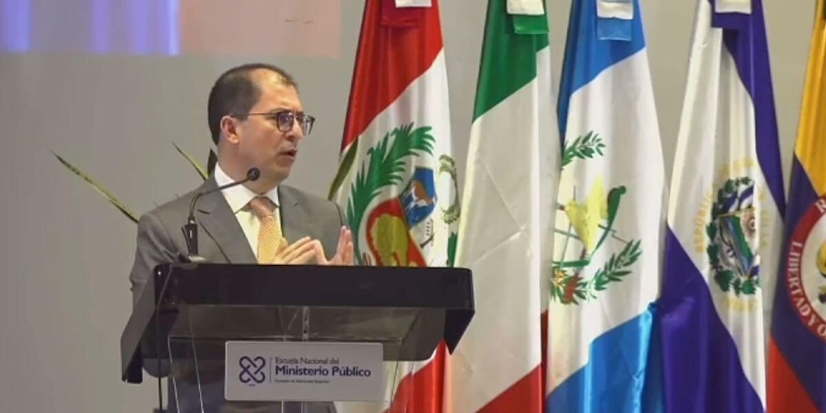 El Gobierno “quiere legalizar toda la cadena del narcotráfico” con proyectos de ley: fiscal Barbosa