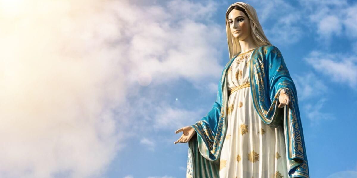 Creyentes captaron imágenes de la Virgen llorando en plena Semana Santa