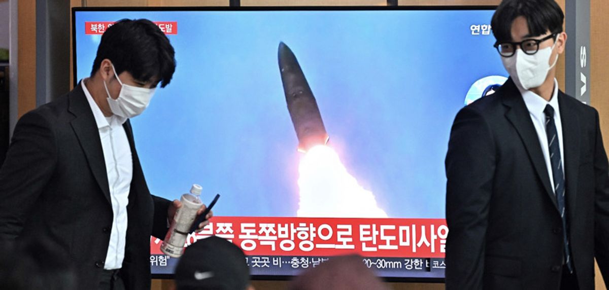 Norcorea lanza un misil balístico al mar de Japón y activa alertas
