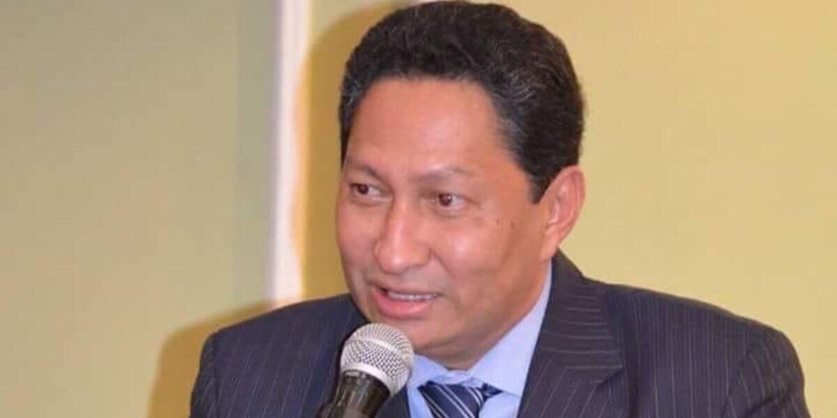 Gustavo Petro acepta renuncia de Roger Carrillo, presidente de Coljuegos