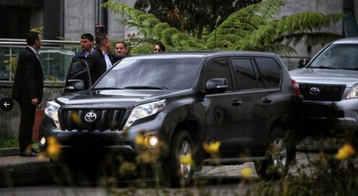 Grupo armado retiene camioneta de la UNP asignada al gobernador de Arauca y roba armamento de sus escoltas