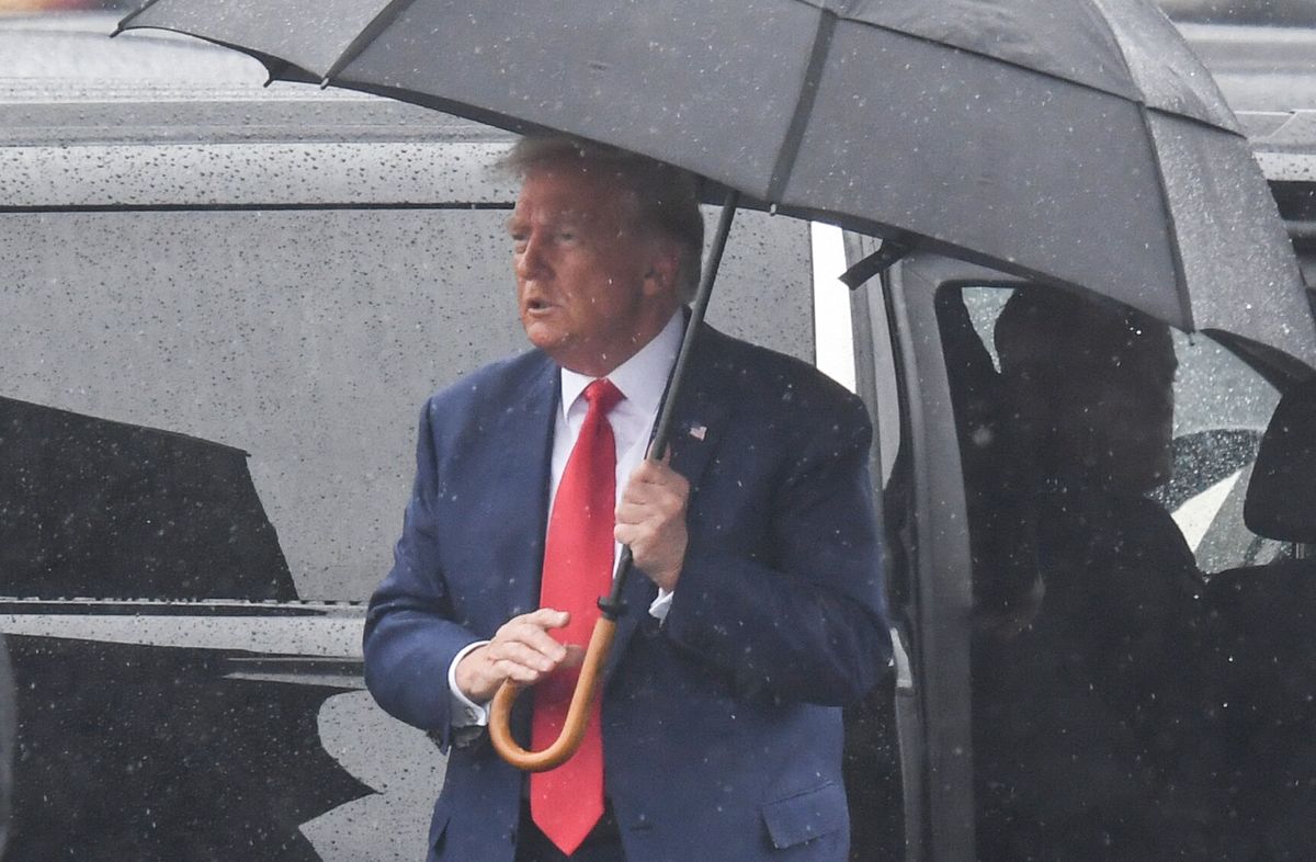 Trump se embarra en su regreso al “pantano” de DC
