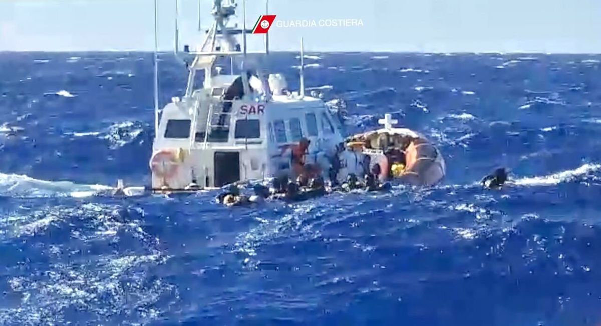 Más de 40 muertos en un nuevo naufragio frente a la isla italiana de Lampedusa