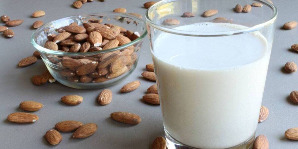 Beneficios de la leche de almendras en ayunas