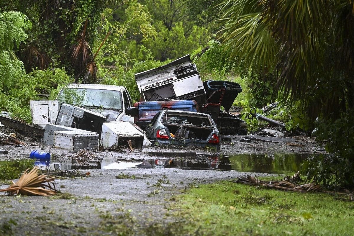 Carreteras y calles inundadas, cortes de energía: Florida lucha con las secuelas del huracán Idalia
