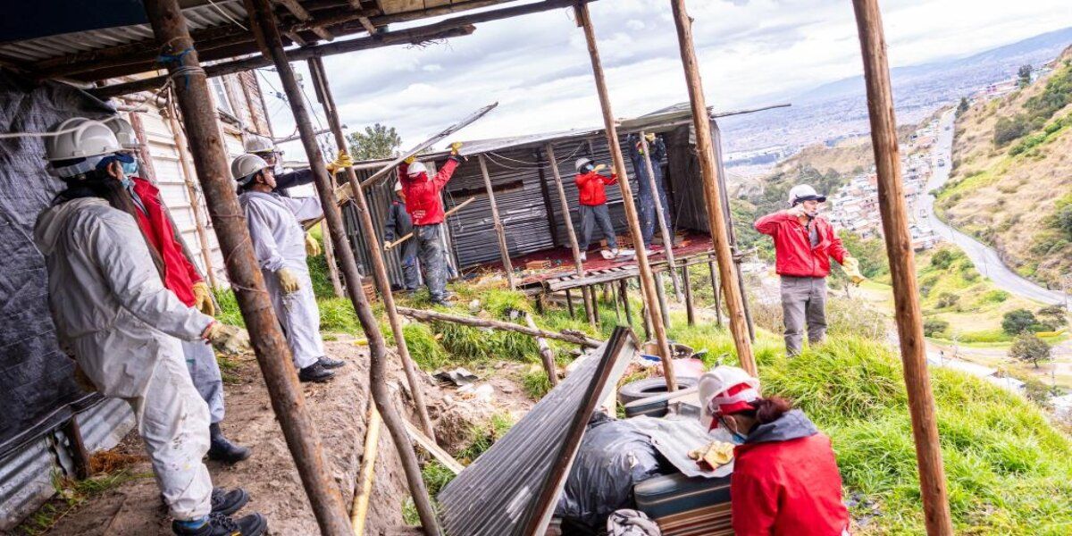 Desmontadas 86 estructuras ilegales en zonas de alto riesgo en Bogotá