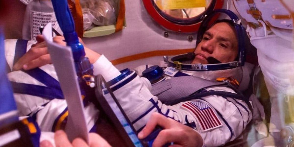 Astronauta bate récord de permanencia en el espacio