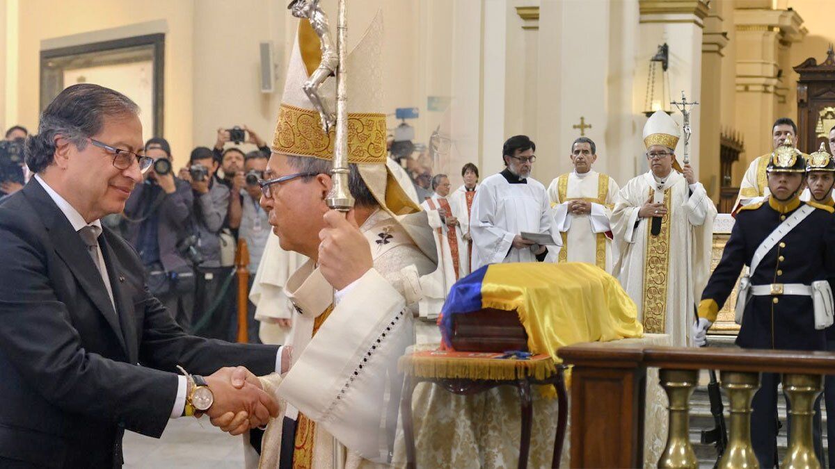 Culmina la misa en homenaje al maestro Fernando Botero, encabezada por el presidente Petro