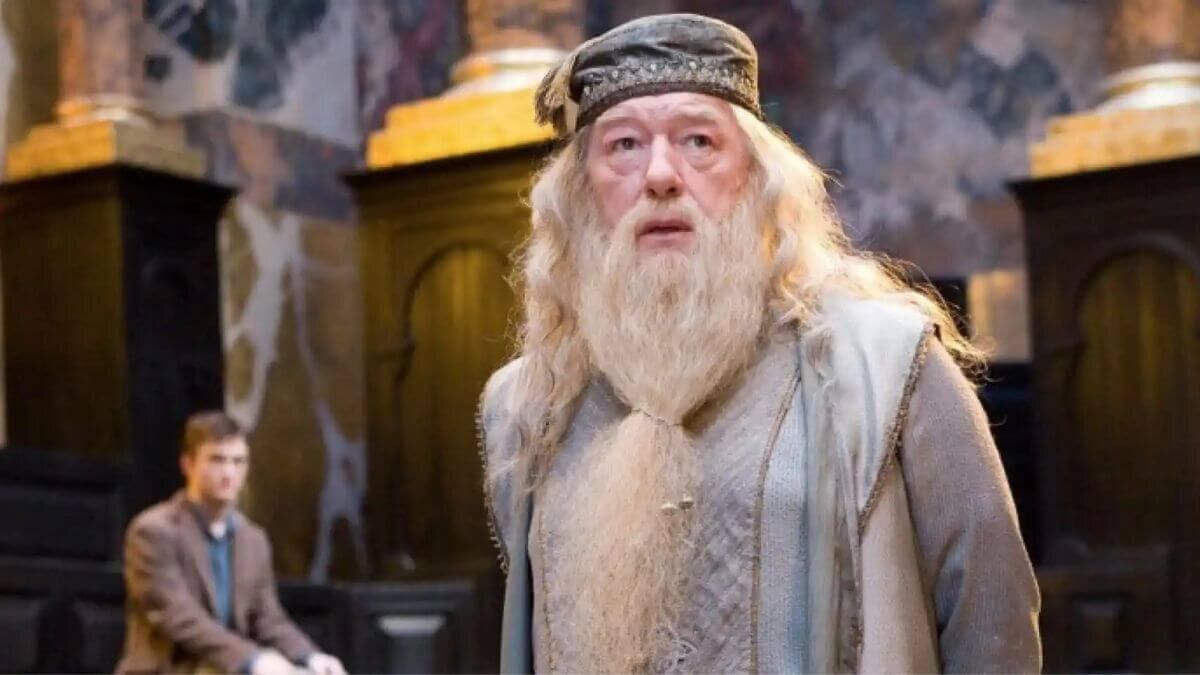 Murió Michael Gambon, actor que encarnó al profesor Dumbledore en 'Harry Potter'