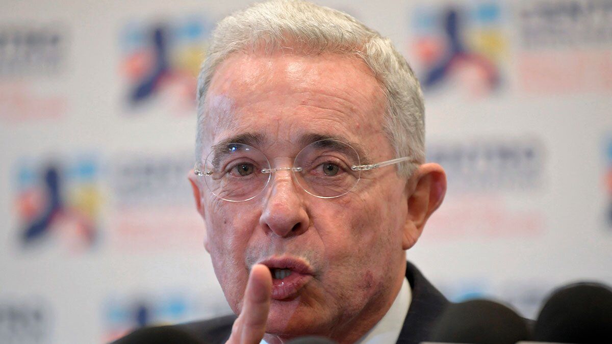Otra dilación en el caso Uribe: nuevo fiscal se declara impedido