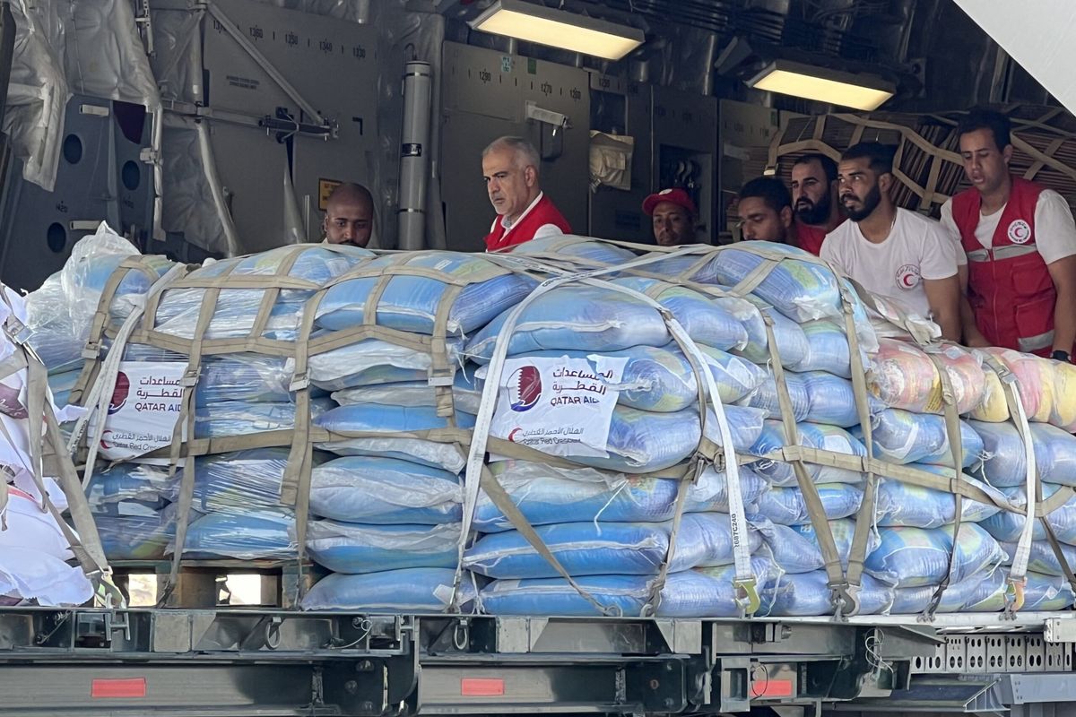 Entra a Gaza un tercer convoy de veinte camiones con ayuda humanitaria desde Egipto