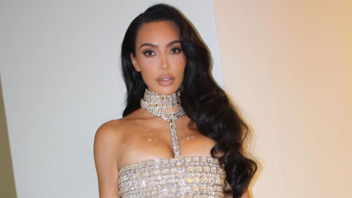 Kim Kardashian abre polémica por promoción de bra con pezones falsos