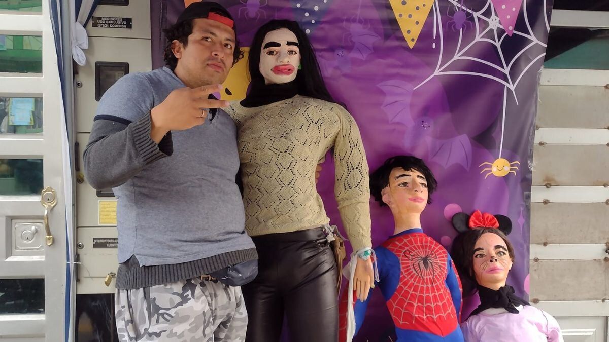 Cristian Montenegro compartió fotos junto a su esposa e hijos de trapo celebrando Halloween