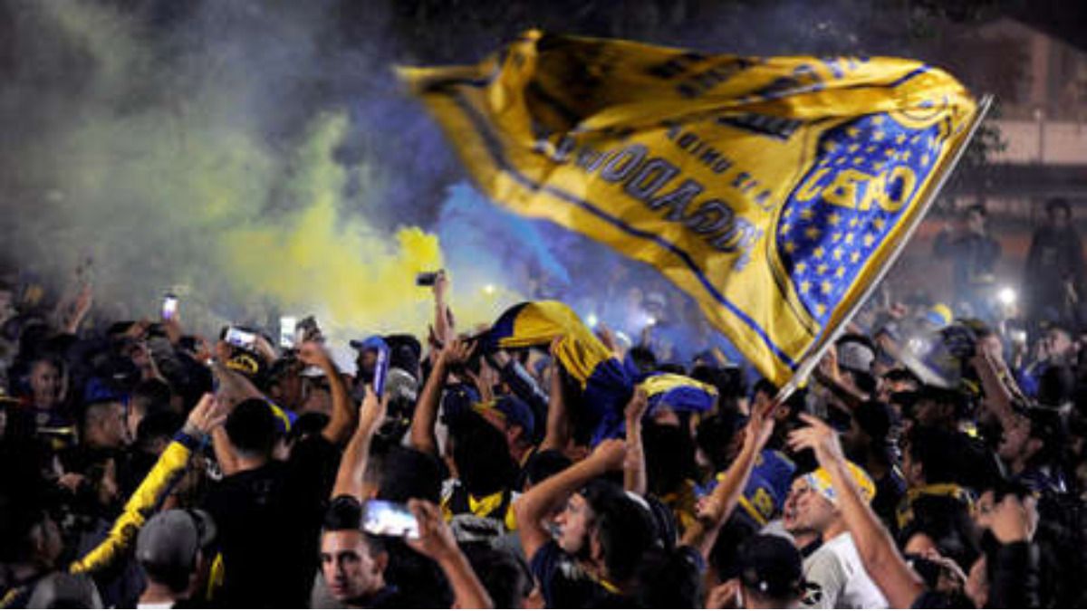 Video | Caos en Copacabana tras ataque de hinchas del Fluminense a aficionados de Boca Juniors