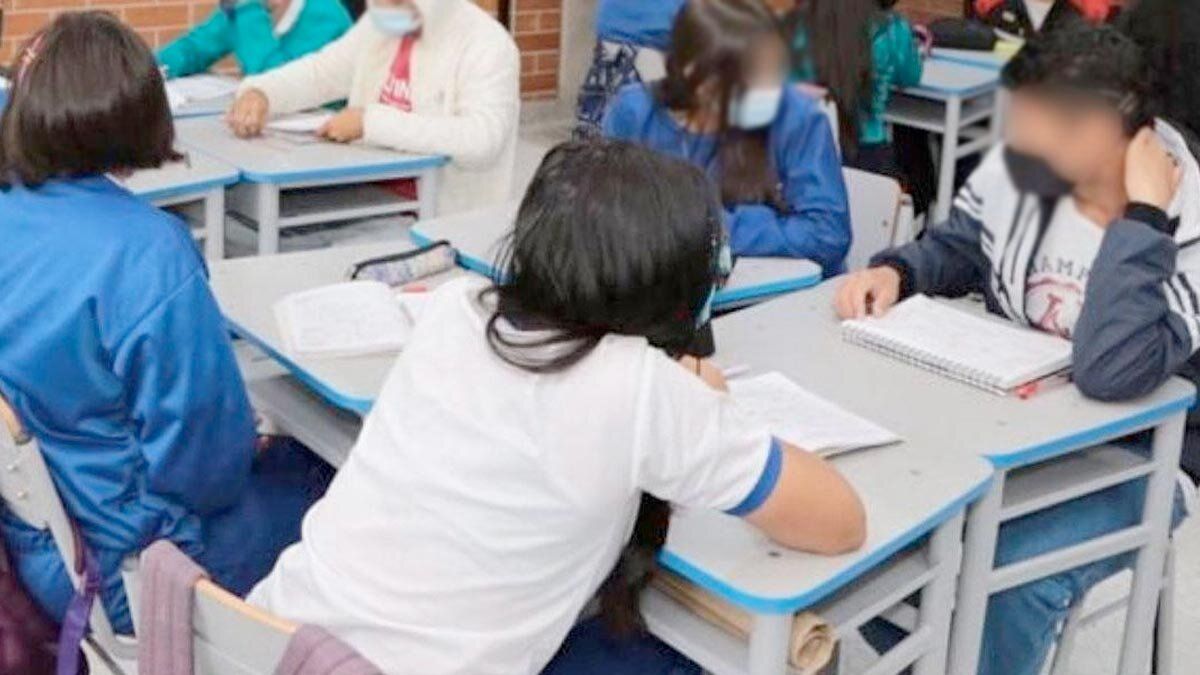 Profesor le habría dado drogas a sus alumnas en Bogotá: “estaban desmayadas”