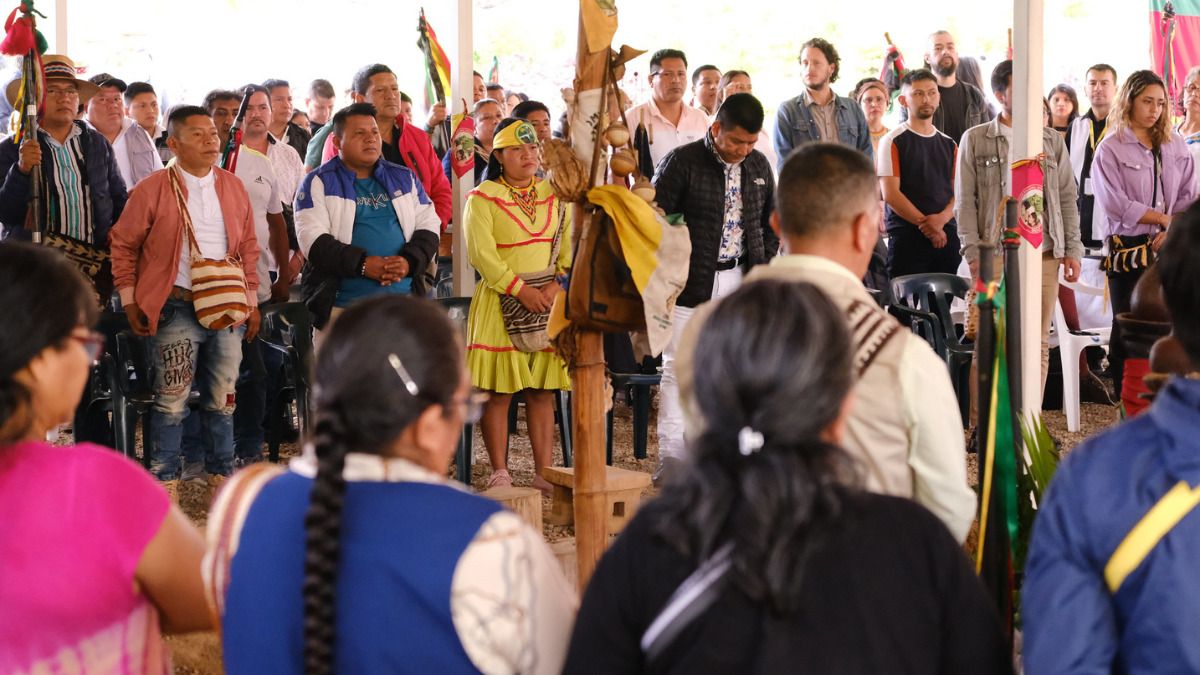 pueblos-indigenas-mesa-de-dialogos-de-paz-y-eln-se-reunen-para-construir-caminos-hacia-la-paz