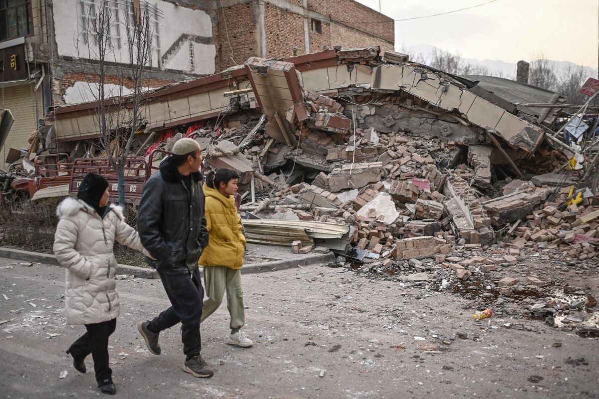 Terremoto en el noroeste de China deja 118 personas muertas: continúan labores de rescate