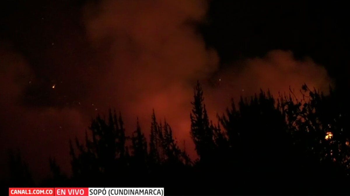 Voraz incendio en Sopó ha consumido varias hectáreas de bosque