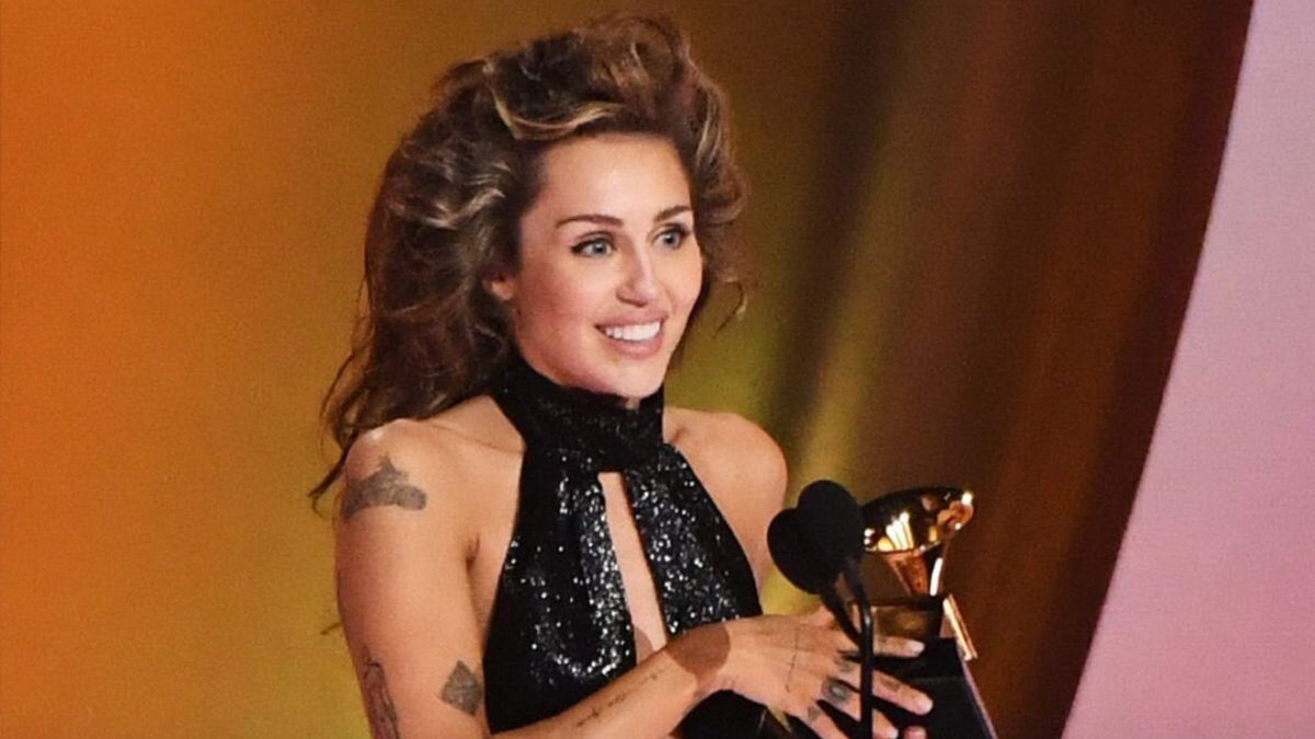 ¡Abierto como el paraguas! Miley Cyrus y el desplante a su papá en discurso de los Grammy