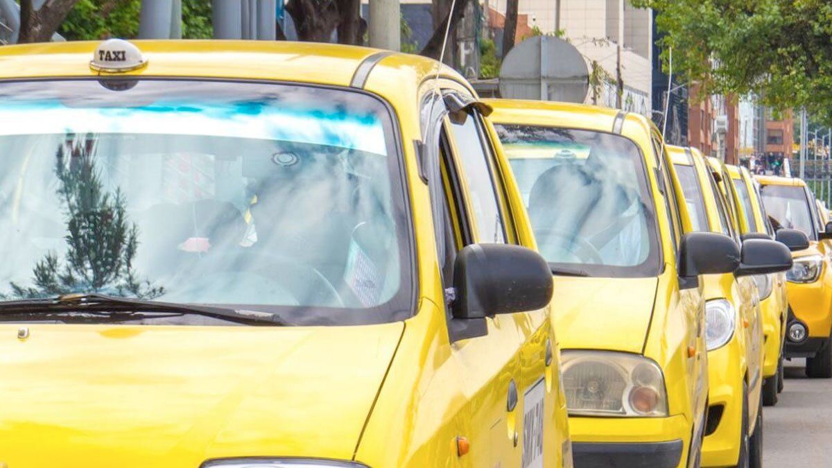 ¿Muy alta? Aumenta la tarifa de taxis en Bogotá: así quedaron fijados los servicios