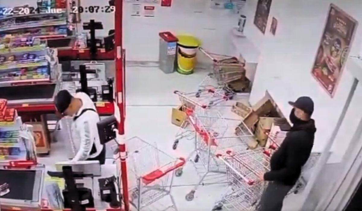 Atracan supermercado D1 en Fontibón: ladrón hurtó el producido de tres cajas registradoras