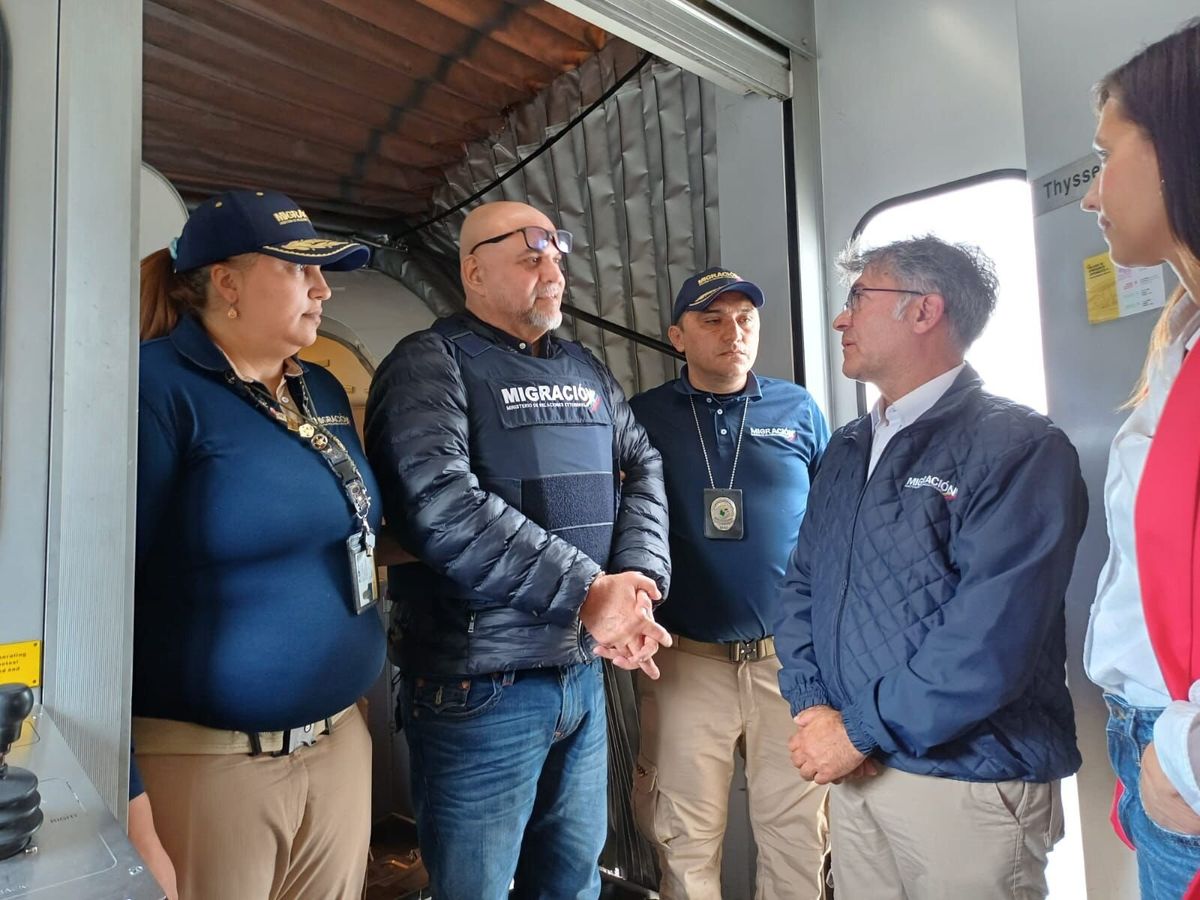 Salvatore Mancuso aterrizó en Colombia: ya fue trasladado hacia la cárcel La Picota