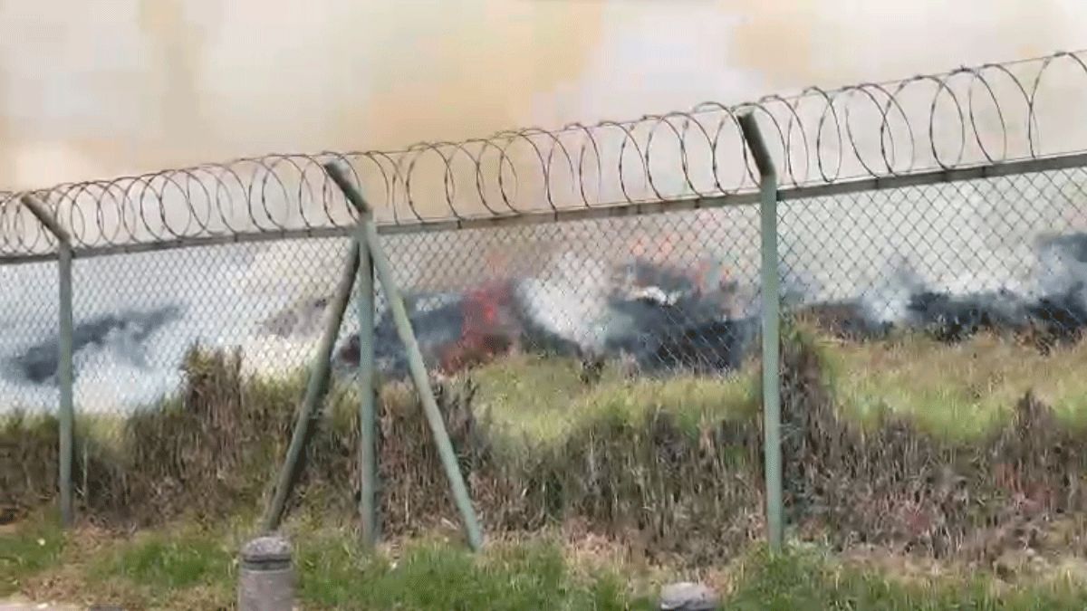 Voraz incendio en predio baldío en Bosa: vecinos ayudaron a controlarlo con baldes de agua