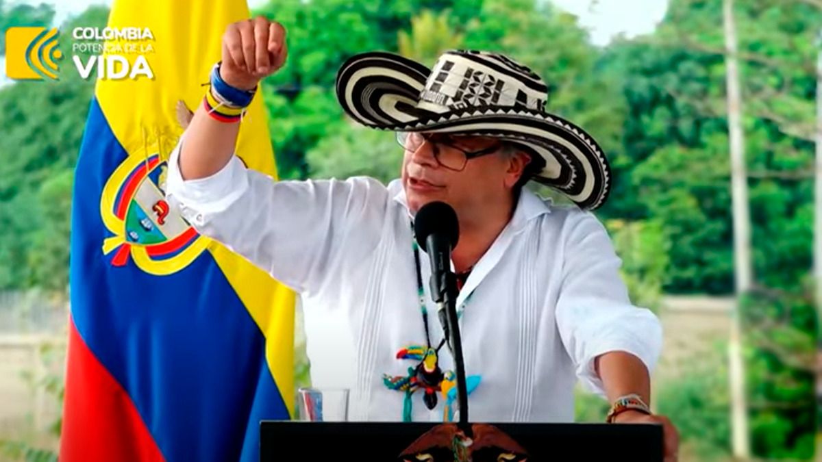 Presidente Petro aseguró que quiere “invitar” a Mancuso a Tierralta, Córdoba