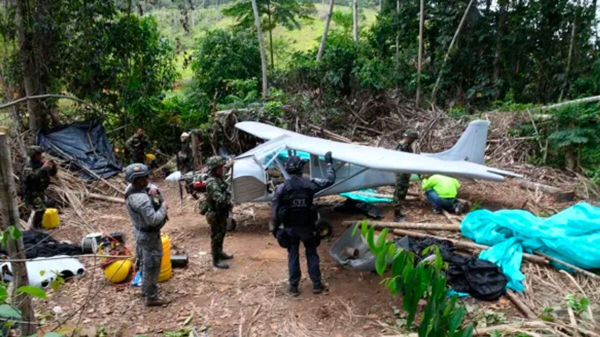 FF. MM destruyen una aeronave y una pista clandestina de la disidencia de Iván Mordisco