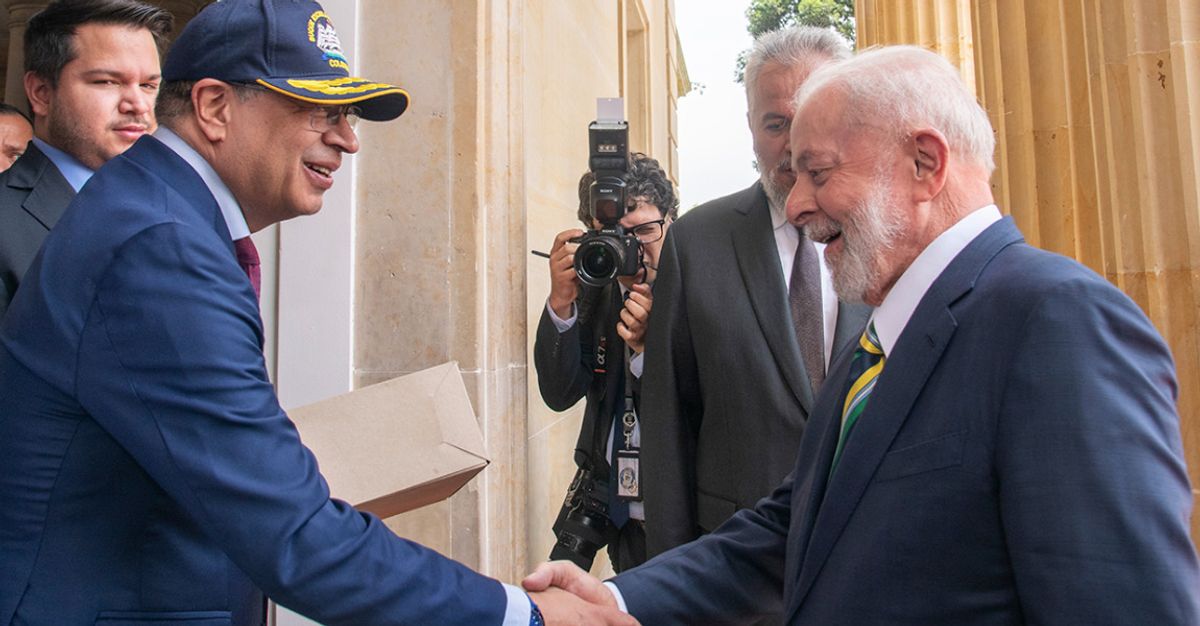 Gustavo Petro le regaló una gorra al presidente de Brasil, Lula Da Silva
