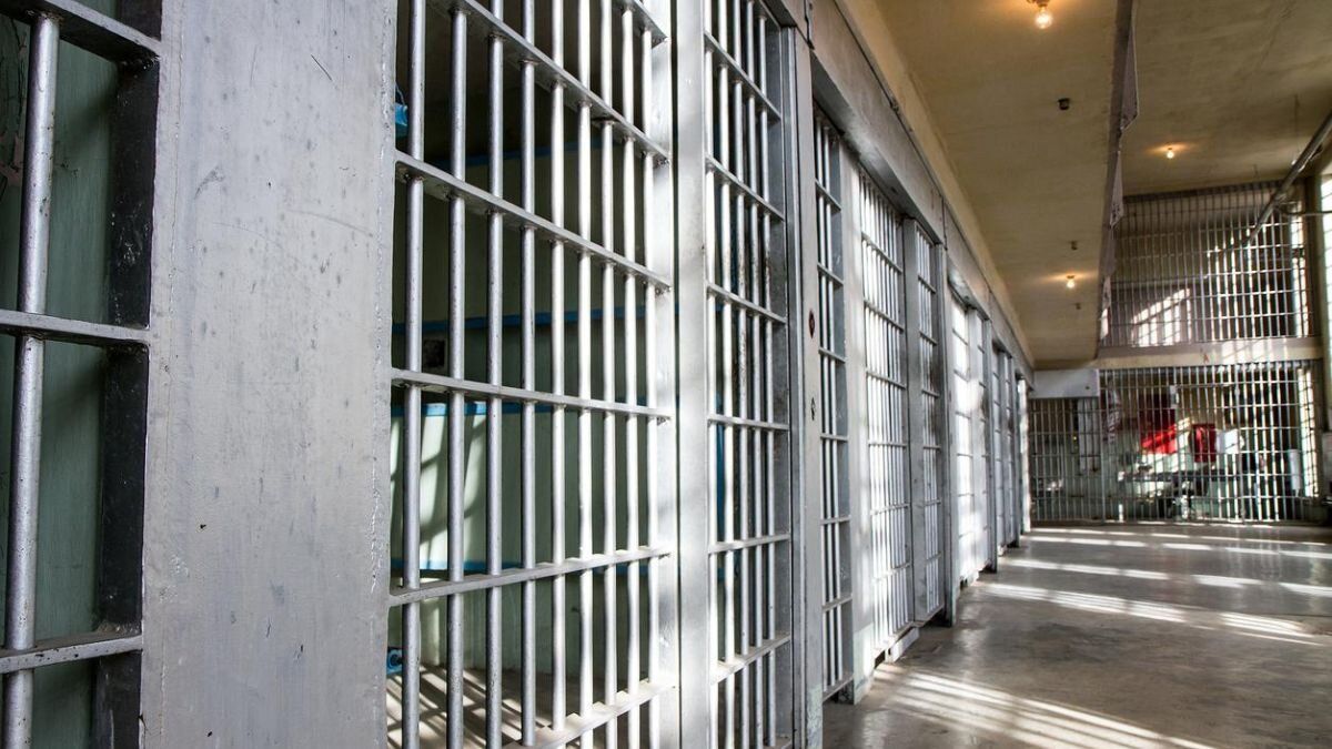 Expolicía es enviado a la cárcel tras cometer atroz delito ¿qué se sabe