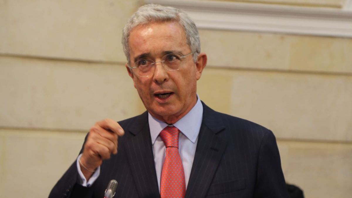 alvaro-uribe-mensaje-libertad-de-prensa